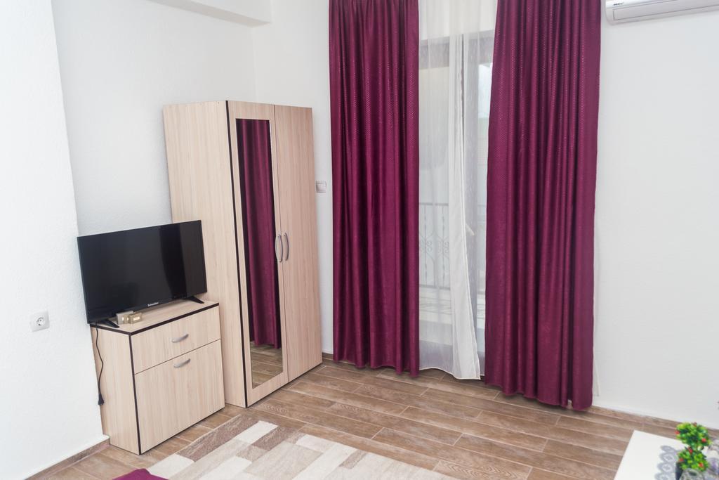 Bed & Breakfast Delikates Stojakovo エクステリア 写真