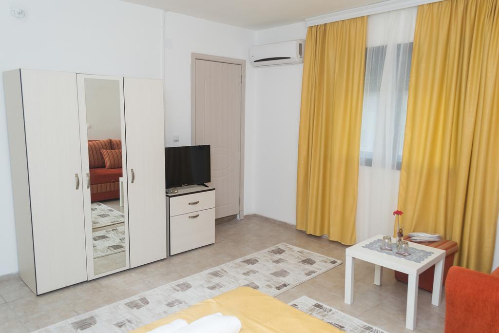 Bed & Breakfast Delikates Stojakovo エクステリア 写真