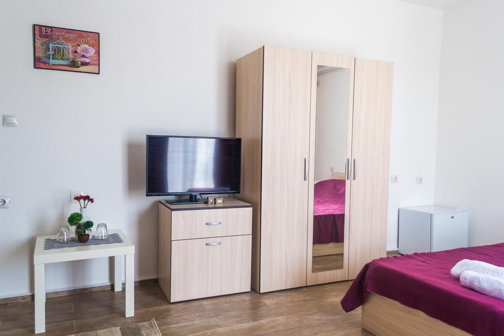 Bed & Breakfast Delikates Stojakovo エクステリア 写真