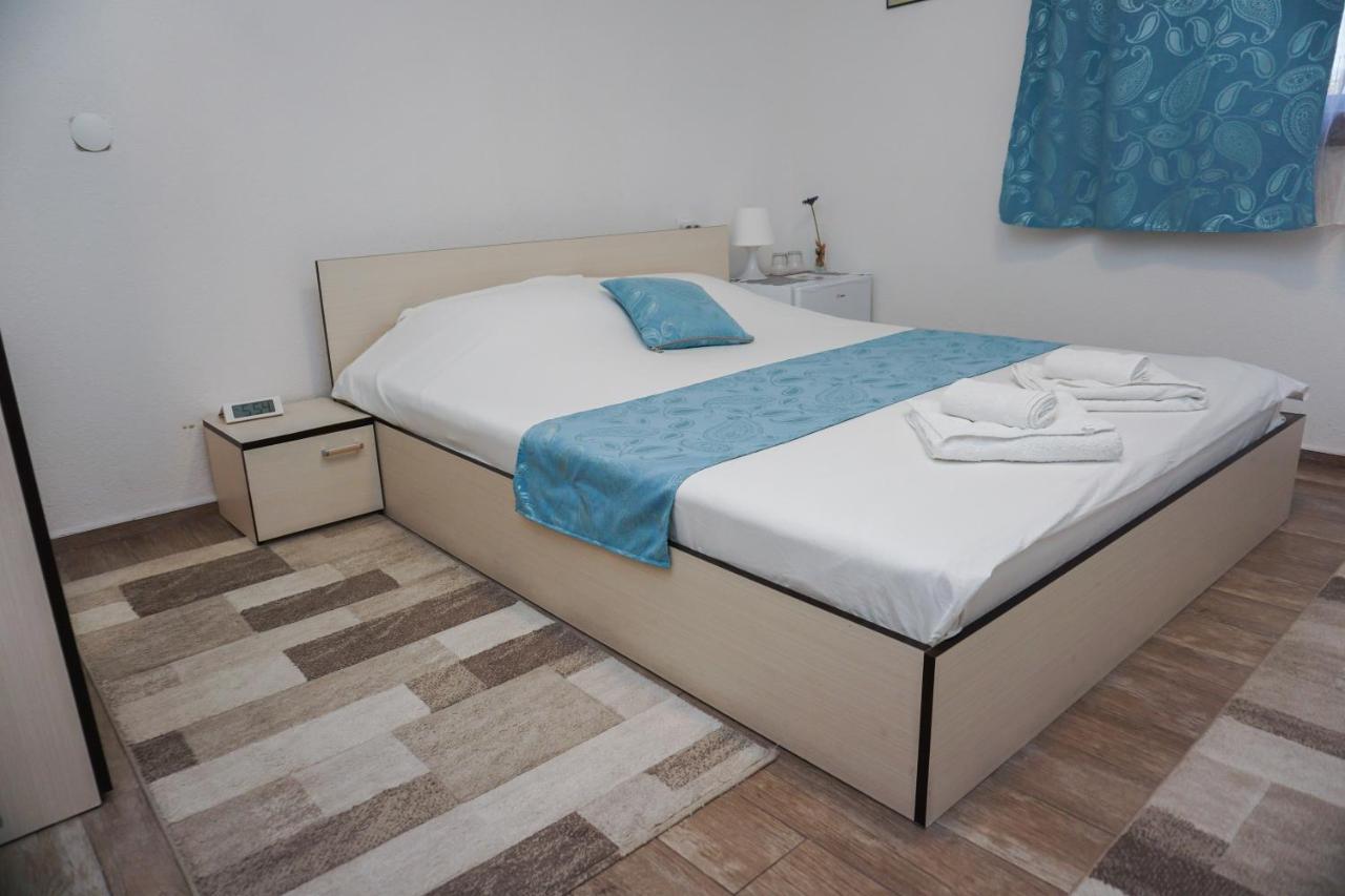 Bed & Breakfast Delikates Stojakovo エクステリア 写真